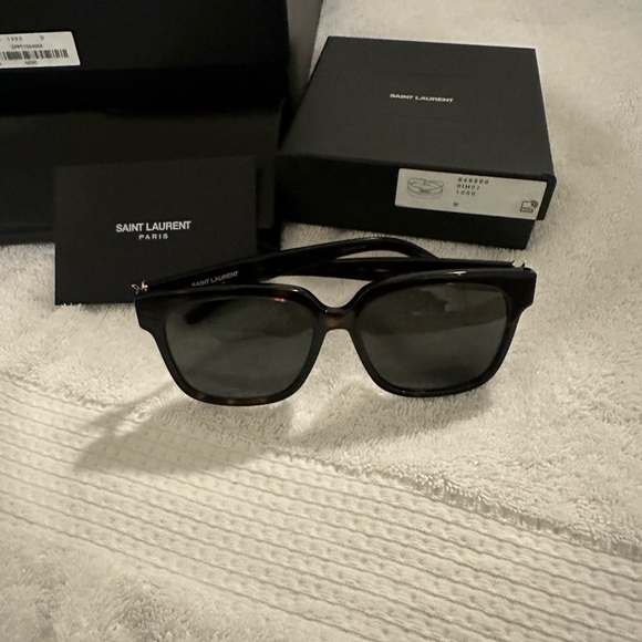 Authentic NEW YSL Sunglasses - Picture 6 of 12